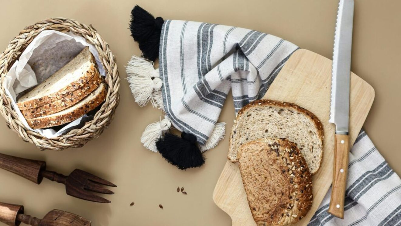 Cea mai bună pâine, bogată în fibre, care te ajută să învingi constipația/Includerea în alimentație a pâinii 100% din grâu integral poate ajuta la menținerea unui tranzit intestinal regulat, potrivit unei nutriționiste