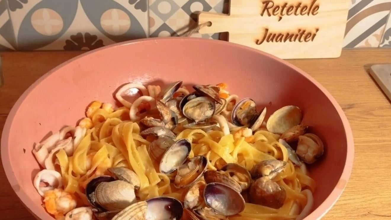 Rețetele Juanitei | Paste cu fructe de mare – gustul autentic al Mediteranei/ Chiar dacă pastele duc cu gândul la Italia, se gătesc în toată zona mediteraneeană, pe litoralul spaniol, croat sau grecesc/ Important este să ai ingrediente de calitate