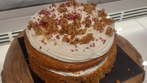 Ceva dulce: Carrot cake - tortul cu care să îți întâmpini musafirii de Sfinții Mihail și Gabriel/ Rețeta lui Jordi Cruz, catalanul cu trei stele Michelin