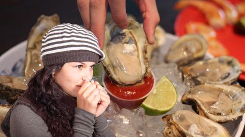 Singurul mineral din care trebuie să consumi mai mult toamna și din ce alimente îl poți obține. Te poate apăra de răceală, gripă și COVID