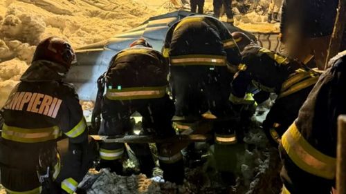 Acoperișul unui saivan s-a prăbușit în Prahova din cauza zăpezii depuse. 30 de animale au murit