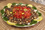 VIDEO FOTO | Prânz ușor de weekend. Salată colorată cu două feluri de quinoa, năut și legume