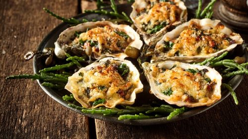 Zece alimente care au fost denumite după oameni reali din istorie / Celebra salată Caesar a fost denumită după cel care a creat-o, iar numele Oysters Rockefeller este inspirat de unul dintre cei mai bogați oameni din America