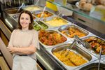 INTERVIU / Cât cheltuie, în medie, un corporatist din Iași pe masa de prânz. Andreea Baciu, owner cantina urbană Gusstare: „Tot mai mulți clienți cer jumătate de porție”
