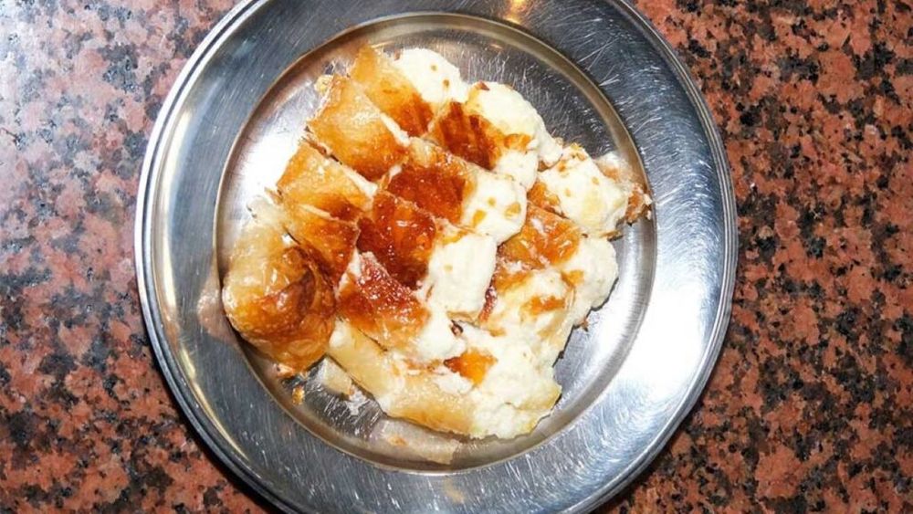 Plăcintele cu brânză de oaie de la Iordanis, bunătățile pentru care se calcă pe picioare turiștii ajunși în Hania - Creta/Patiseria datează de peste un secol