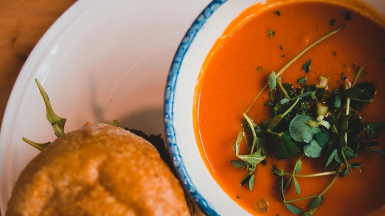 Cea mai bună supă pentru slăbit - Veggistrone - realizată de o nutriționistă / Plină de legume, aceasta este bogată în nutrienți, sățioasă și sănătoasă