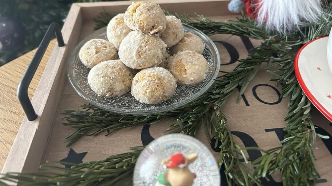 Ceva dulce | Bulgărași cu nucă – desertul simplu și delicios care îți aduce aminte de copilărie (VIDEO)