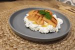 VIDEO FOTO | Desert mediteranean cu ricotta, piersici la grătar și miere. Din doar trei ingrediente și gata în câteva minute