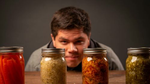 9 alimente fermentate care pot susține sănătatea intestinului și digestia / Ce spun studiile despre kefir, kimchi, iaurt sau kombucha