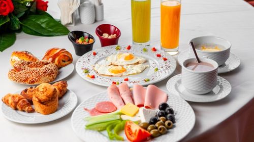 Continental, american sau buffet? Cele trei mari tipuri de mic dejun de hotel, pentru toate gusturile și obiceiurile