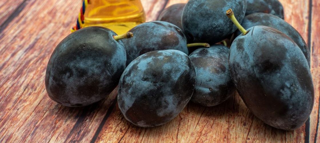 Prune din belșug și prețuri mai mici în acest an. Soiul Doina, creat la Bistrița, a câștigat locul I la Zilele Prunului”