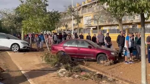 Ultima oră/ Locuitorii din zonele afectate de furtuna din Spania au nevoie de apă de băut și de alimente/ Oamenii plâng în direct în fața camerelor TV cerând apă și mâncare/În Castellon, unde trăiesc mulți români, a fost declarată alertă roșie și trimisă alertă pe mobile/ Sunt așteptate inundații în această regiune