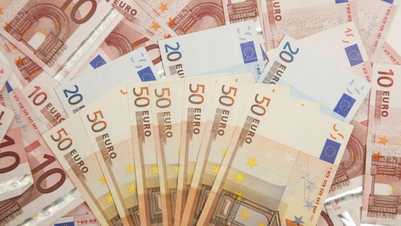 Milionar în euro, după ce a dat în judecată statul român / Un crescător de vaci va primi 12 milioane de euro despăgubiri