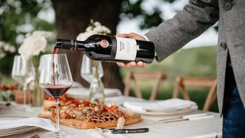 Nivelul accizelor la vin se majorează din nou de la 1 ianuarie 2026, a doua oară în ultimele şase luni