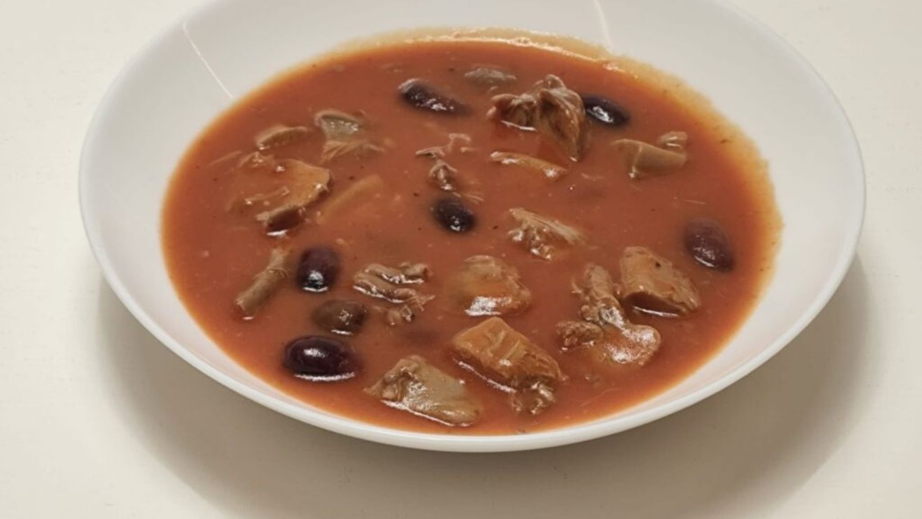 Rețetele Juanitei: Limbă cu măsline/ Sosul îi dă toată savoarea/ Merge cu mămăligă sau o pâine caldă