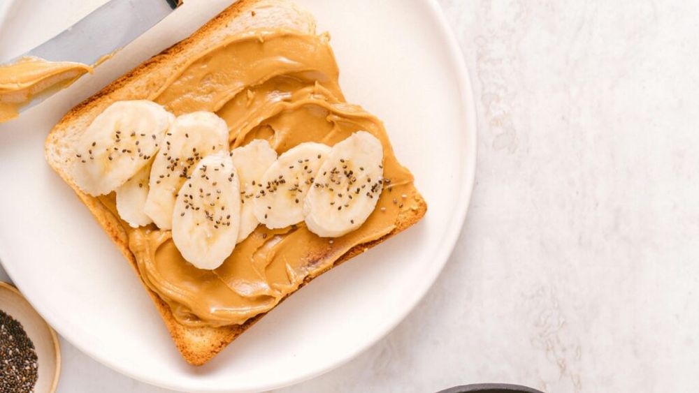 7 gustări de seară care conțin cantități mari din hormonul “fericirii”/ Nutriționiștii le recomandă pentru că reduc anxietatea și te ajută să ai un somn mai bun