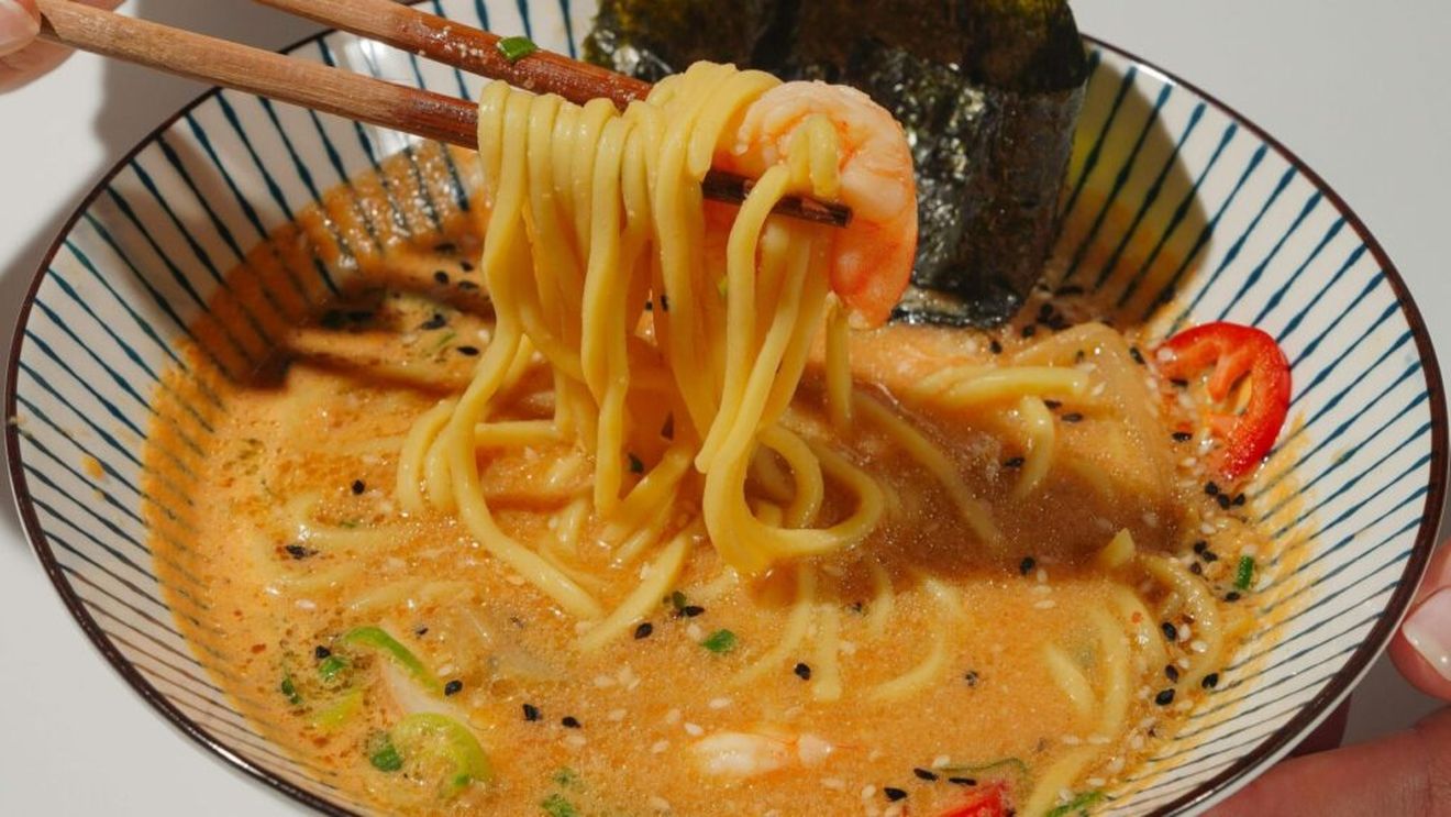 Scumpirea galopantă a Ramenului, mâncarea națională a Japoniei, ar putea cauza Partidului Liberal Democrat pierderea majorității parlamentare/Restaurantele falimentează în serie