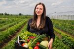 VIDEO | Ladies & business (Episodul 14) | De la afacerea de familie la o cooperativă construită pentru stabilitate / Alice Spiridon, inginer horticol: „Lucrez de la 19 ani în agricultură. În acest domeniu, o femeie îndeplinește mai multe roluri în același timp”