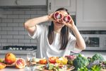 Ce să mănânci pentru o vedere sănătoasă / Medicul explică și cât timp este sigur să stai în fața ecranelor