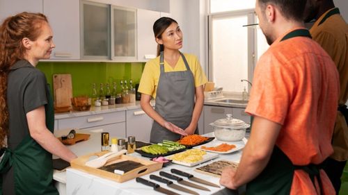 Salvați prin gătit / Bucătari de top și companii oferă un viitor tinerilor care ies din sistemul de protecție în Spania