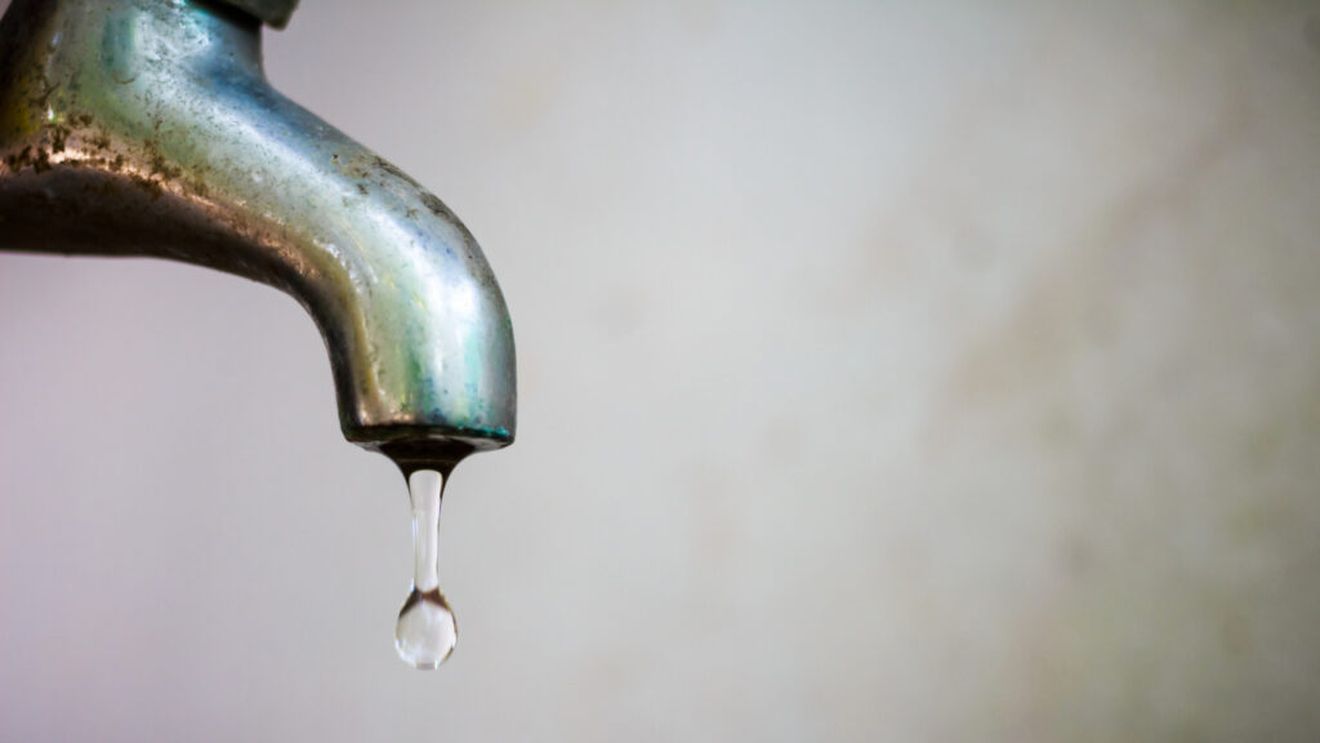 Furnizorii de apă din Anglia și Țara Galilor, obligați să returneze 157,6 milioane de lire clienților din cauza performanței slabe / 9 din 11 firme au înregistrat o creștere a „incidentelor de poluare” 