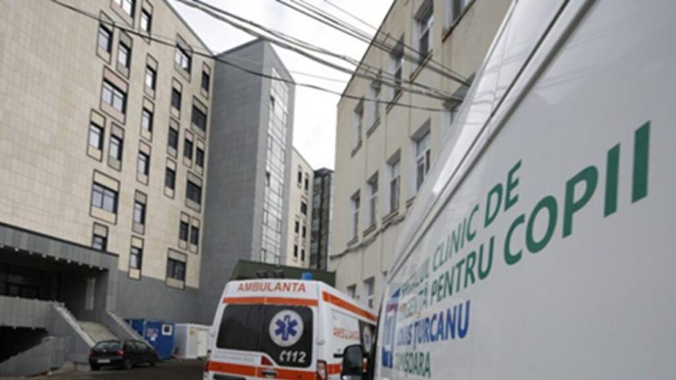 Adolescentă de 17 ani, decedată după ce a înghițit fructe ale unei plante ornamentale / Medicii de la Spitalul de Copii din Timişoara: Fata de 17 ani a fost resuscitată, dar s-a păstrat starea gravă cu instabilitate hemodinamică