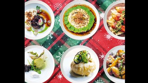 Vrei să pui un preparat nou pe masa de Crăciun? Comisia Europeană a lansat cartea de bucate „SENZAȚIONAL” / Chefi europeni au propus variante în care produse unice cu indicații geografice din țara lor pot fi încorporate într-un preparat / România, prezentă cu telemeaua de Ibănești
