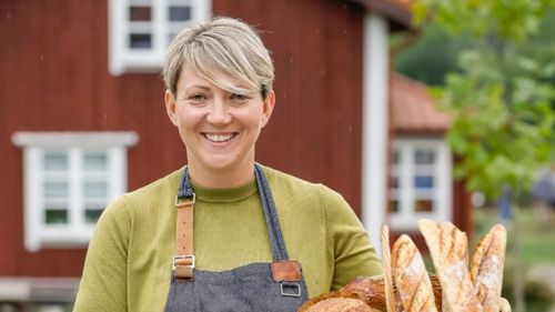 FOTO | Cetera și omul bun - poveștile micilor producători din Maramureș (Ep. 5) | Casa suedeză din Băiţa şi pâinea cu maia a brutăresei Dora: „Am pornit tot de la ideea de a produce ceva sănătos”