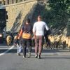 FOTO | Un ciobănaș „cu câteva sute de oi” a blocat traficul pe Valea Oltului. Reacția internauților: „În câțiva ani doar la Zoo o să mai existe”