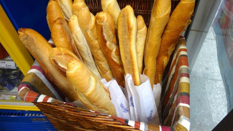 Prestigiosul trofeu Grand Prix de la Baguette, câștigat de o mică brutărie de cartier din Paris/ Produsul câștigător de numește Baguette Tradition