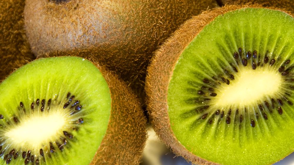 Cum se păstrează corect kiwi: greșeala pe care o faci fără să îți dai seama și care îi schimbă gustul