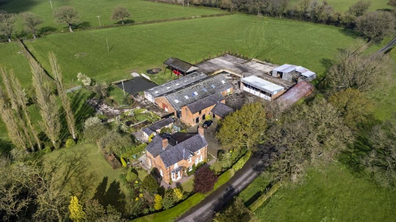 O fermă ecologică din Marea Britanie, care a fost deținută de aceeași familie timp de peste 80 de ani, a fost scoasă la vânzare / Din ce este formată proprietatea care se vinde cu suma impresionantă de 2 milioane de lire