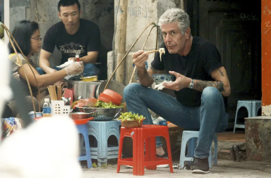 Anthony-Bourdain-Tony-Dominic-Sessa-film-Tony-Kitchen-Confidential-Parts-Unknown-gastronomie-chef-film-biografic-biopic-restaurante-bucatarie-G4Food