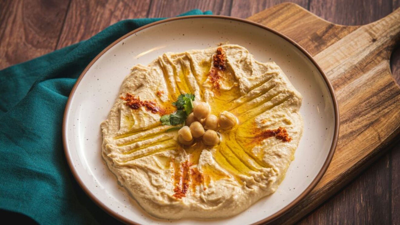 Ce nu știai despre hummus și merită să știi. Un preparat cu o istorie milenară, încă subiect de dispută în Orientul Mijlociu