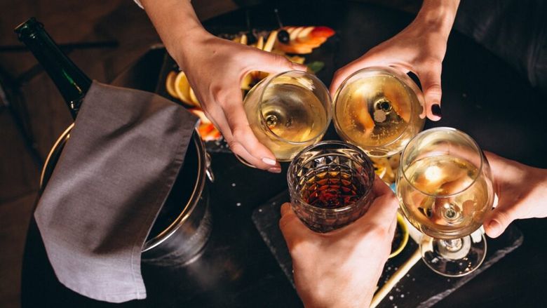 Toate băuturile alcoolice sunt nocive, dar unele sunt mai rele decât altele / Vin, bere sau tărie? Un studiu amplu arată care dintre tipurile de alcool dăunează mai puțin sănătății