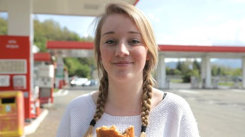 EXCLUSIV Sondaj: Majoritatea românilor care pleacă în concediu vara iau masa pe traseu, în restaurante, patiserii sau benzinării / Experiența culinară, importantă în alegerea destinației turistice