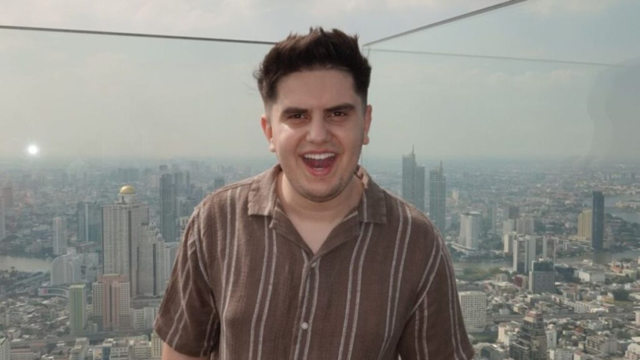 „Oamenii vor să stea cât mai puțin în bucătărie, să cheltuiască cât mai puțin pe ingrediente, să folosească cât mai puțin cuptorul”/ Cum reinventează Leoo Dumitru, creatorul de conținut cu aproape 1 milion de urmăritori pe TikTok, rețetele tradiționale de Paște