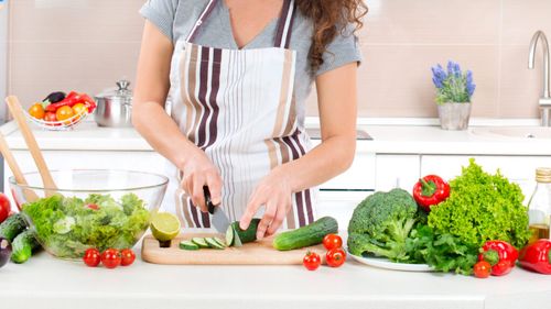 Dieta care ar putea „întineri” organismul în doar o lună / Ce tip de alimentație a fost asociat cu reducerea vârstei biologice într-un nou studiu