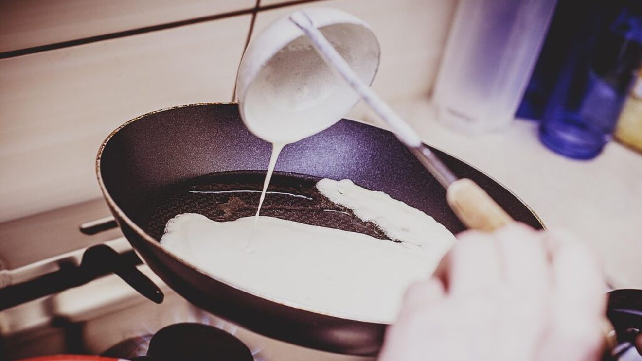 Ai făcut greșit clătitele până acum! Oamenii de știință au găsit formula magică pentru cel mai pufos aluat / De ce nu trebuie să folosești niciodată unt