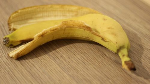 STUDIU: Cojile de banane, o resursă care nu ar trebui să ajungă la gunoi / Făina realizată din acestea poate fi folosită în prăjituri, pâine și produse de patiserie