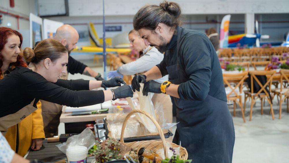 România culinară, la înălțime: Harghita, Banatul și Dobrogea s-au reunit în premieră pentru a marca turismului gastronomic. Șoimii României le-au fost alături