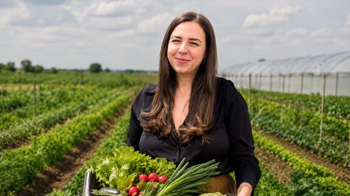 VIDEO | Ladies & business (Episodul 14) | De la afacerea de familie la o cooperativă construită pentru stabilitate / Alice Spiridon, inginer horticol: „Lucrez de la 19 ani în agricultură. În acest domeniu, o femeie îndeplinește mai multe roluri în același timp”
