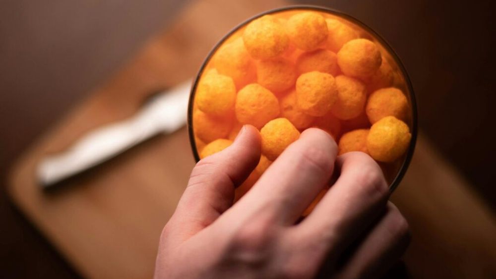 Pufuleții cu brânză au fost inventați accidental într-o fabrică de furaje pentru animale