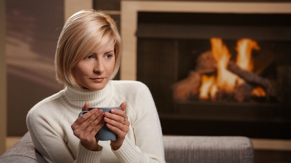 Bea lichide calde, dacă vrei să dormi mai bine / Un nou studiu arată că temperatura alimentelor influențează starea de bine și reduce anxietatea