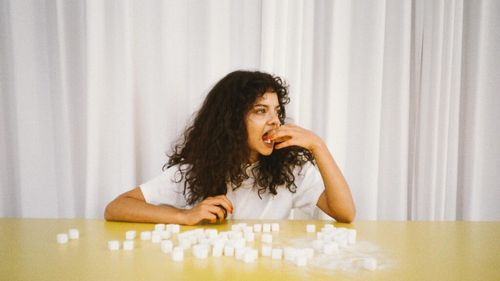 Consumul ridicat de zahăr poate accelera îmbătrânirea, o dietă bogată în antioxidanți o poate încetini - studiu