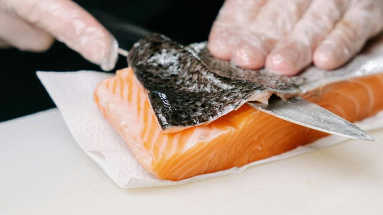 Alimente antiinflamatoare pe care merită să le ai în meniu / De la fructe de pădure și până la pește gras și turmeric