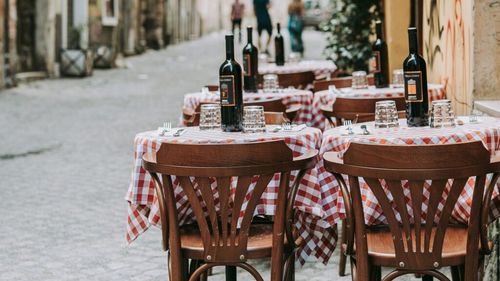 Ce nu vei vedea aproape niciodată pe masa unui italian / 5 preparate care domină meniurile pentru turiști, dar pe care localnicii le ocolesc