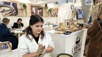 FOTO-VIDEO | O brânză maturată într-un vas de lut, una dintre inovațiile prezentate la SIAL 2026 / Consumatorul poate alege cât timp este maturată