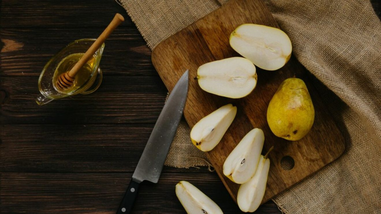 Opt motive pentru care ar trebui să mănânci pere mai des/Aceste fructe te ajută să slăbești și reduc riscul bolilor de inimă și diabet, contribuind și la creșterea imunității, spun cercetătorii