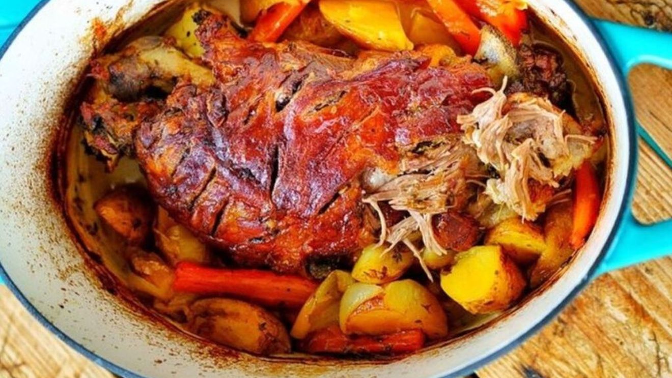 Rețetele Juanitei | Friptura de miel, rețeta tradițională pentru Paște/ Marinează bine carnea și las-o la foc mic pentru multe ore